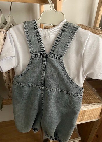 Diğer Erkek Çocuk Gri Kot Tulum ve Beyaz Tişört