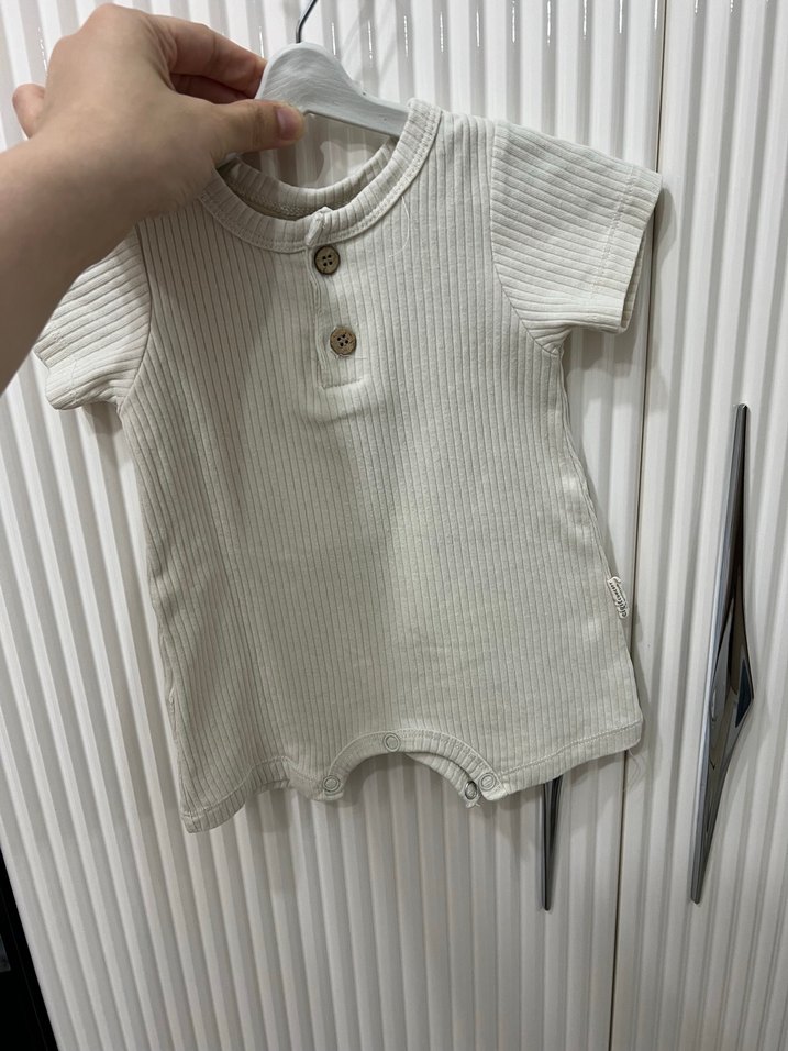 Düğmeli, Kısa Kollu Bebek Tulum - Görsel 3