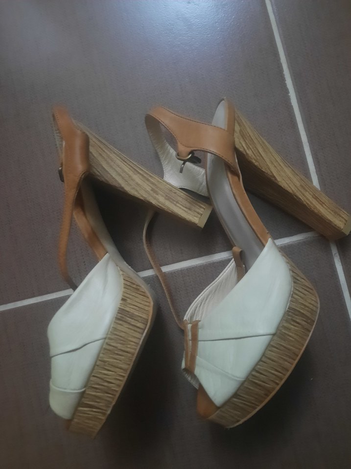 Bej Deri Tokalı Dolgu Topuklu Kadın Ayakkabı - Görsel 3