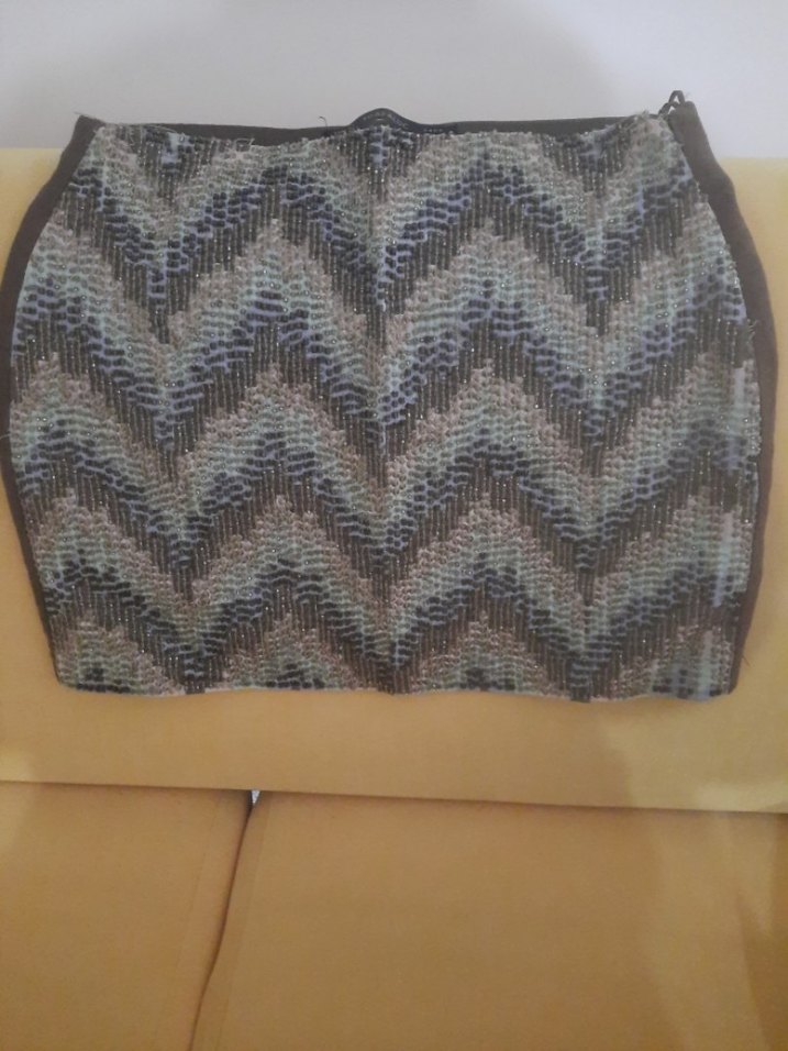 boncuk işlemeli mini etek zara - Görsel 3