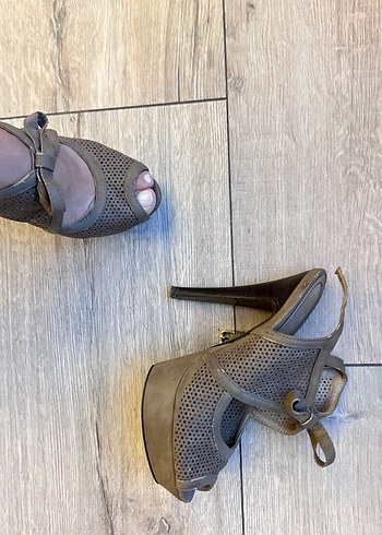 37 Beden Bej Kadın Dolgu Topuklu Tokalı Ayakkabı