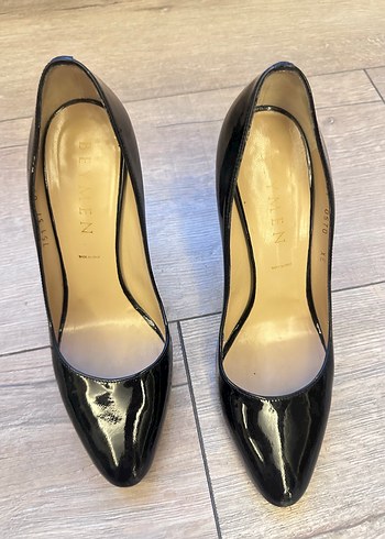 Parlak Siyah Rugan Stiletto Topuklu Kadın Ayakkabı
