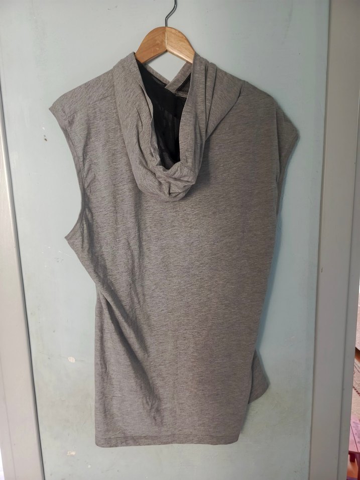 Gri Baskılı Kolsuz Tişört - Görsel 2