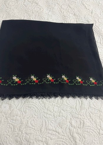 Zara Nakışlı iğne oyalı namaz örtüsü