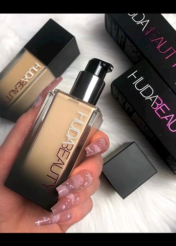 Bej Parlak Fondöten HUDA BEAUTY