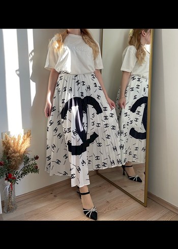 Chanel Beyaz Pilili Uzun Chanel Baskılı Etek ve Üst