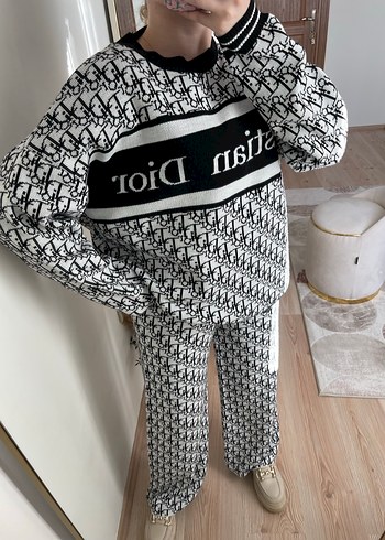 Desenli Beyaz Gri Örme Kadın Eşofman Takımı Standart Bedendir