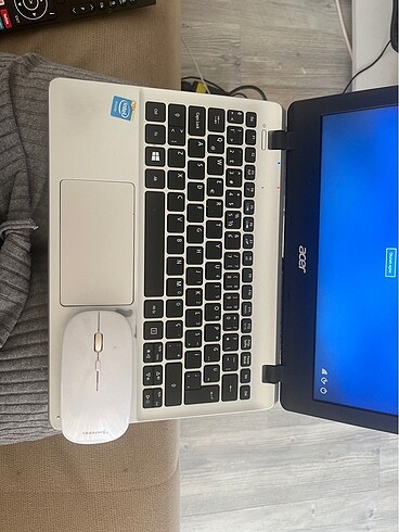 Acer Acer diz üstü