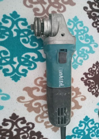 Makita Turkuaz Elektrikli Taşlama Makinesi