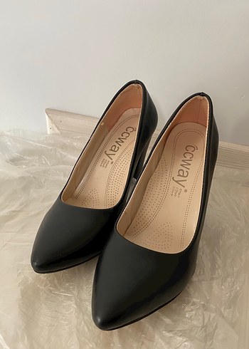 Siyah Deri Stiletto Kadın Topuklu Ayakkabı