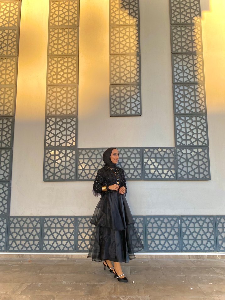 Siyah Etnik Desenli Uzun Tesettür Abiye - Görsel 2