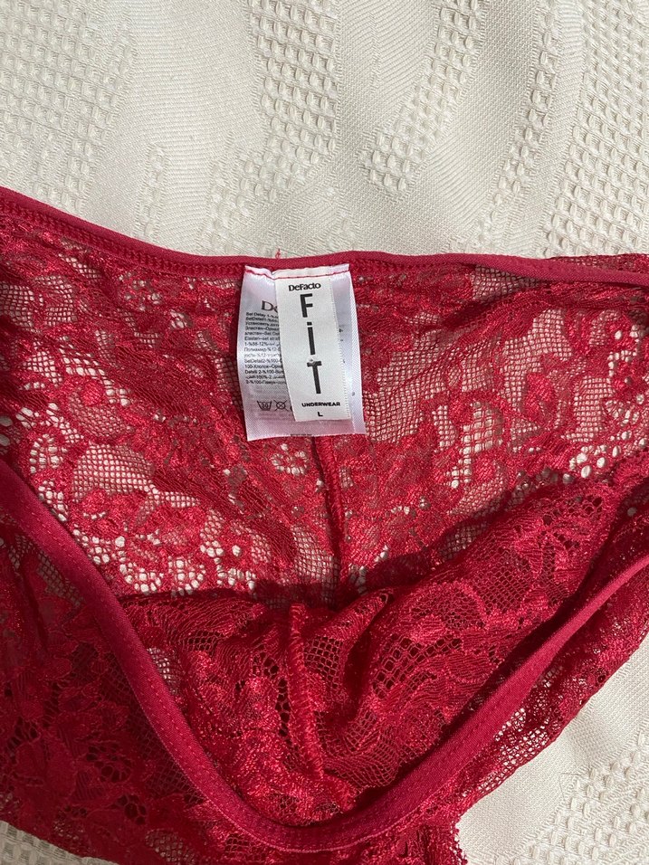 Kırmızı iç çamaşırı - Görsel 2