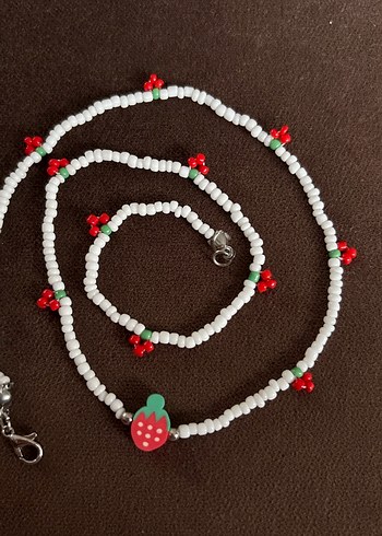 Çilek detaylı beyaz boncuk kolye - Görsel 4