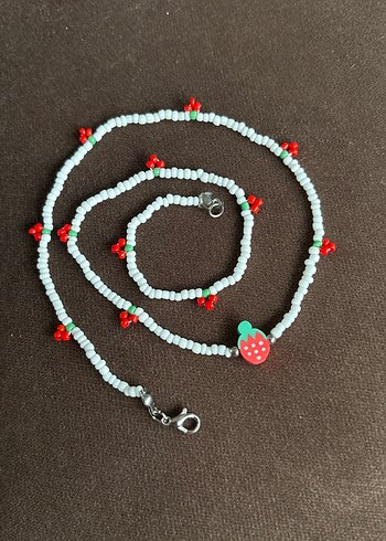 Çilek detaylı beyaz boncuk kolye - Görsel 3