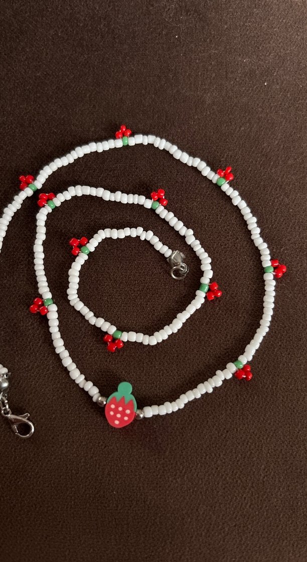 Çilek detaylı beyaz boncuk kolye - Görsel 4