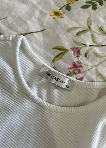 LC Waikiki Beyaz Yüksek Yakalı Kolsuz Crop Top