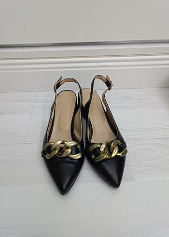 Siyah Parlak Zincir Detaylı Topuklu Kadın Ayakkabı - Görsel 2