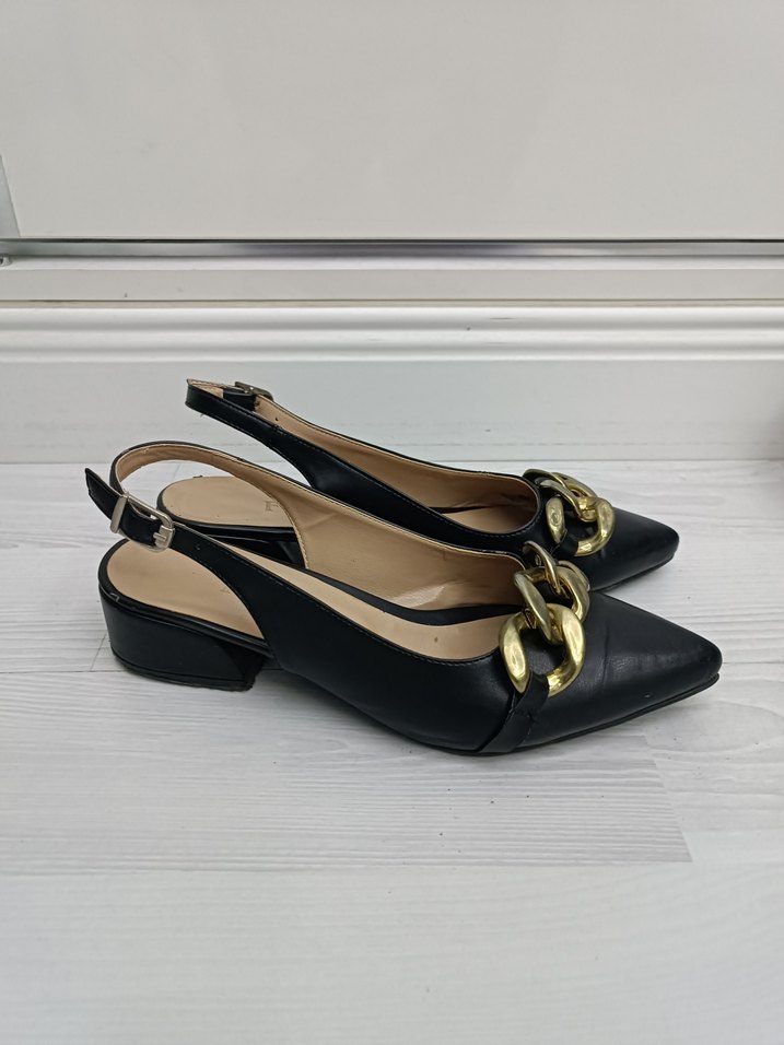 Siyah Parlak Zincir Detaylı Topuklu Kadın Ayakkabı - Görsel 3