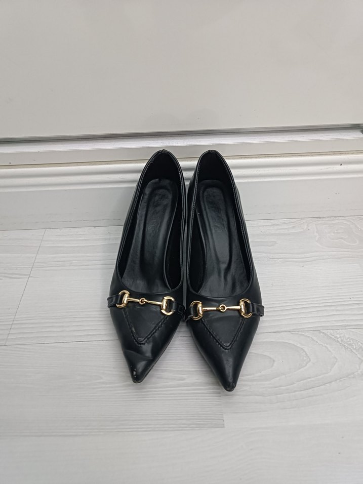 Zincir Detaylı Siyah Deri Stiletto - Görsel 3