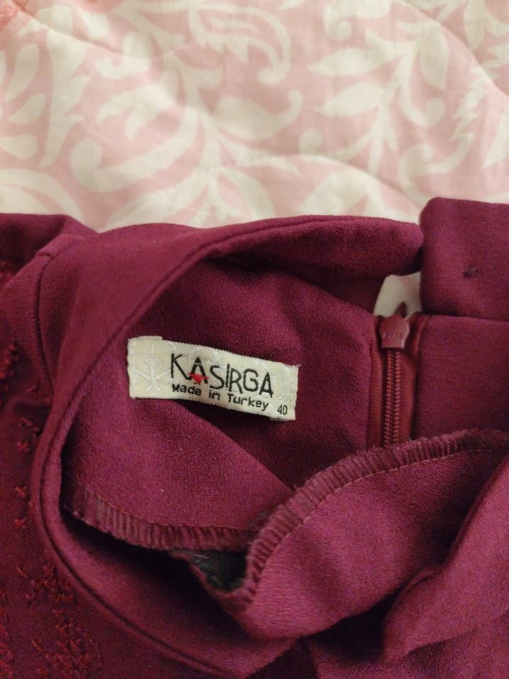 mürdüm Kadın Midi Elbise, Fırfırlı ve Nakışlı - Görsel 3