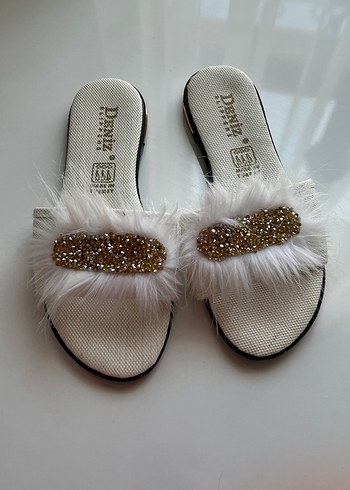 Beyaz Tüylü Kadın Terlik - Görsel 2