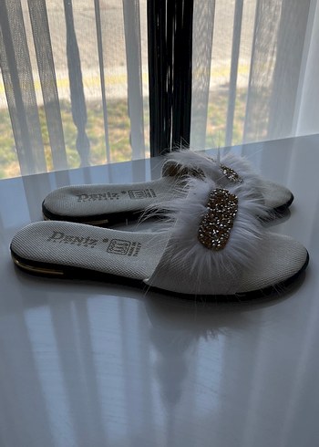 Beyaz Tüylü Kadın Terlik - Görsel 4