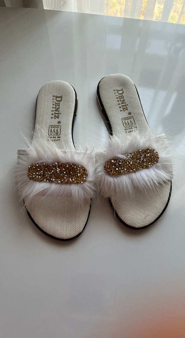 Beyaz Tüylü Kadın Terlik - Görsel 2