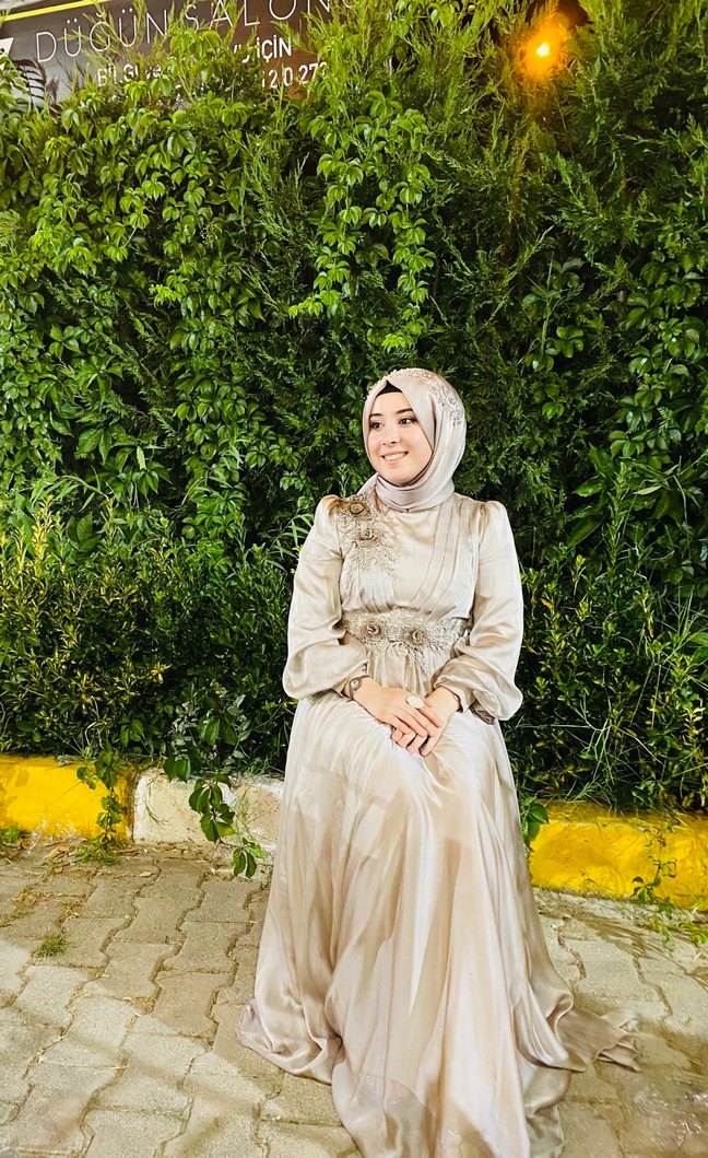 Bej Uzun Kollu Etnik Desenli Tesettür Elbise - Görsel 2