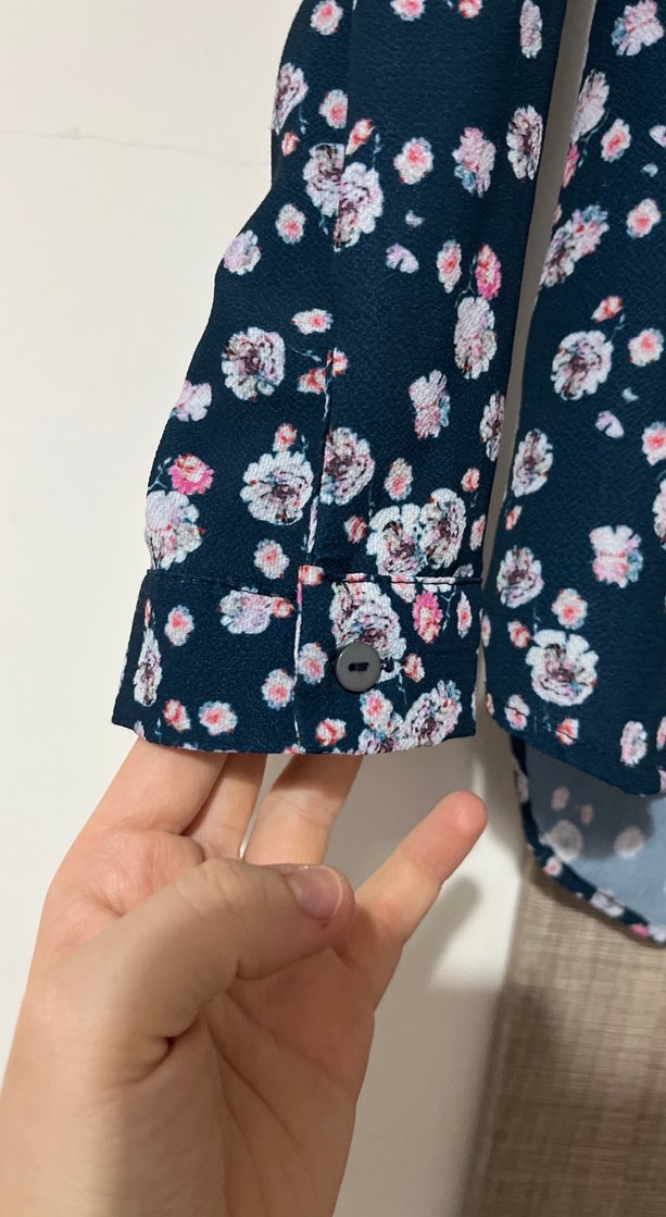 Çiçek Desenli Düğmeli Kadın Gömlek - Görsel 4