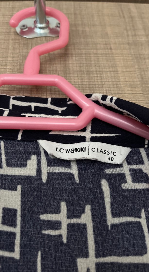 Düğmeli Geometrik Desenli Uzun Kadın Gömlek - Görsel 3