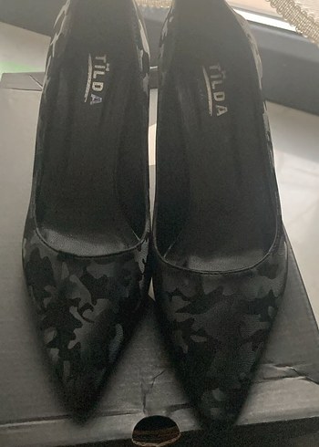 39 Beden Siyah Tokalı Şeffaf Topuklu Stiletto