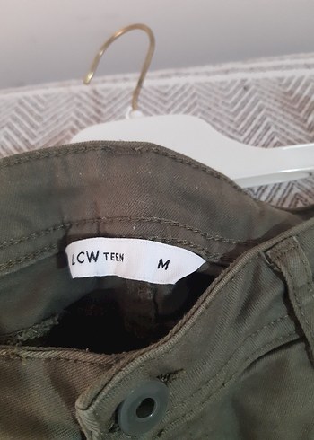 LC Waikiki Kemer Detaylı haki Keten Mini Şort