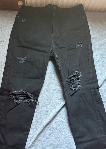 Siyah Yırtık Detaylı Skinny Jean