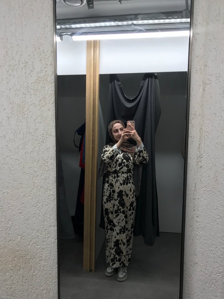 Uzun Kollu, Salaş Kesim, Siyah Beyaz Batik Desenli Elbise - Görsel 3