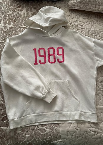 Trendy Beyaz Kapüşonlu Sweatshirt 1989 Baskılı - Görsel 2