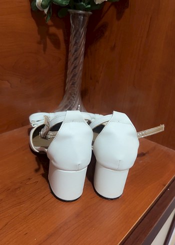 Beyaz Fiyonklu Stiletto Kadın Abiye Ayakkabı - Görsel 3