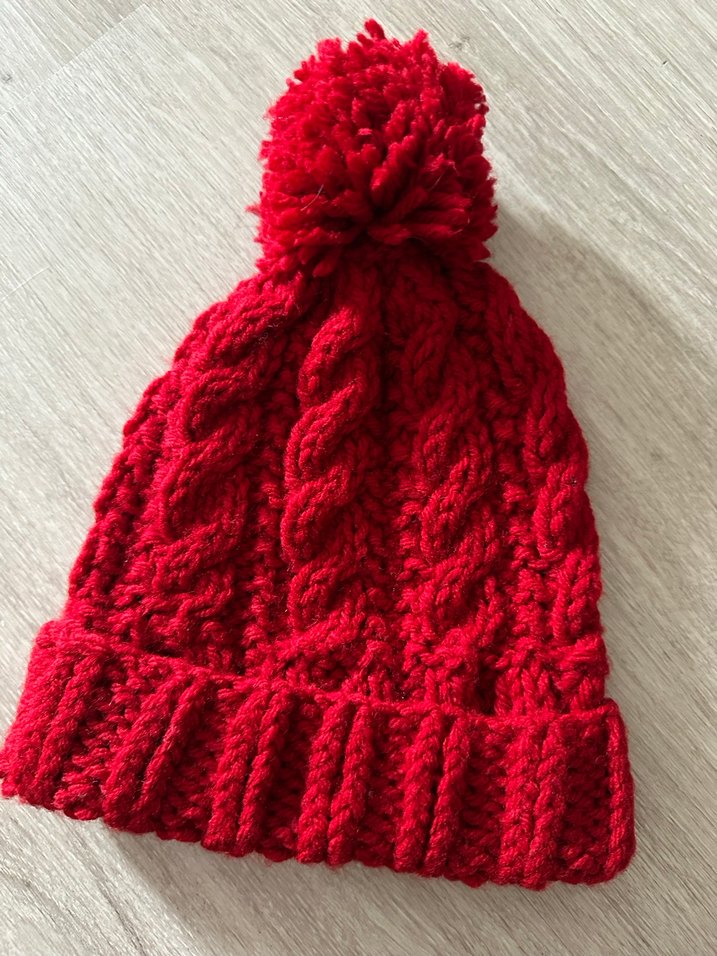 Kırmızı Örgü Şapka - Görsel 3