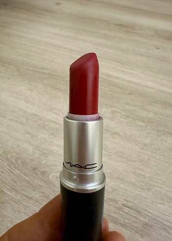 MAC Mac 612 Russian Red