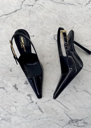 Siyah Yılan Desenli Tokalı Stiletto
