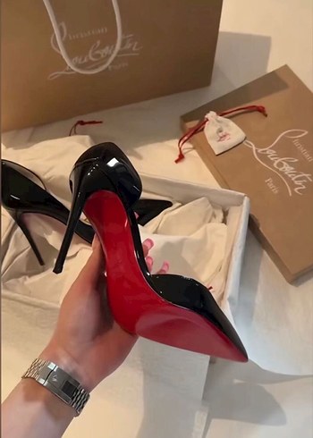 Parlak Siyah Kırmızı Tabanlı Stiletto