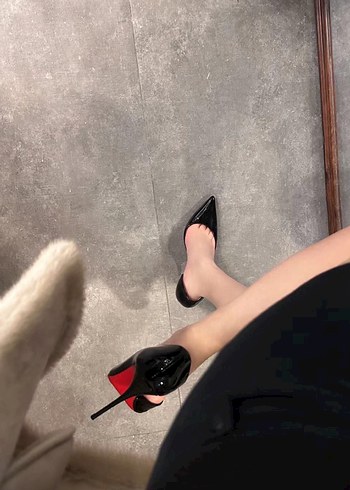 Christian Louboutin Parlak Siyah Kırmızı Tabanlı Stiletto