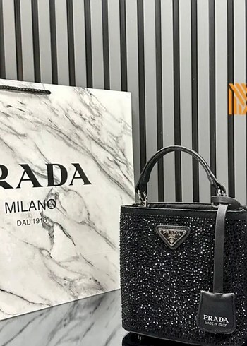  Beden Prada Siyah Pullu Kadın Çanta