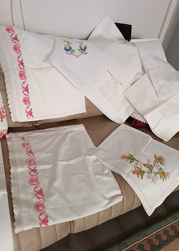 Beden bordo Renk Bordo Nakışlı Geleneksel El İşi Örtü