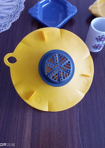 Diğer Sarı Plastik Limon Sıkacağı