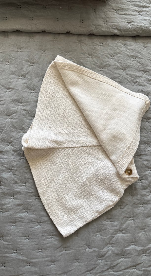 Bohem Tarzı Beyaz Düğmeli Havlu - Görsel 2