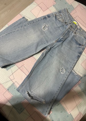 Mavi Yırtık Detaylı Midi Boy Kot Pantolon