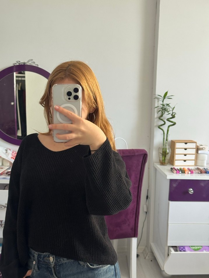 Siyah V yaka Kazak - Görsel 2