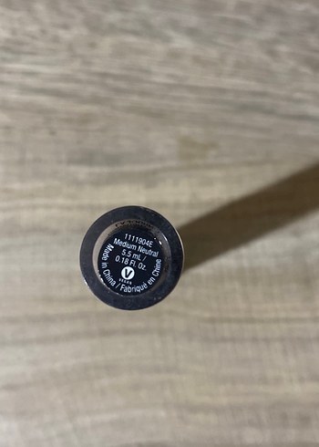 Wet n wild Bej Renk Kapaklı Likit Kapatıcı