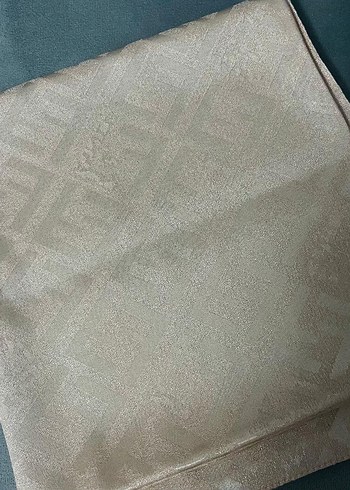 Beden ten rengi Renk Bej Parlak Eşarp