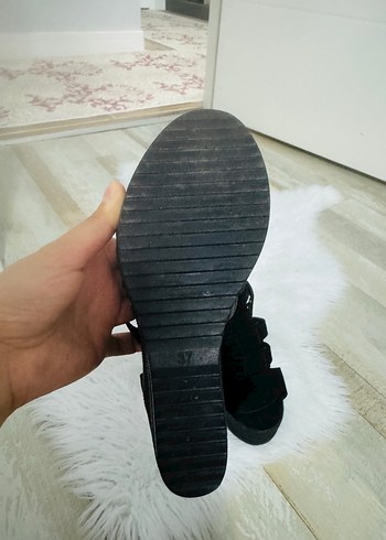 Kadın Siyah Dolgu Topuklu Sandalet